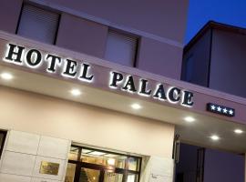 Palace Hotel、チヴィタノーヴァ・マルケのホテル