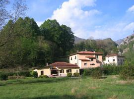 Villa with River Access、Coccigliaのホテル