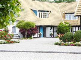 Margretetorps Gästgifvaregård, hotel con estacionamiento en Vejbystrand