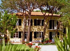 Hotel Villa Fiorisella、マリーナ・ディ・マッサのホテル