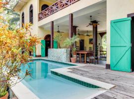 Colonial Suite @ Mahogany Hall, apartmen di San Ignacio