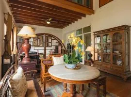 Artisan's Antique House - Silom