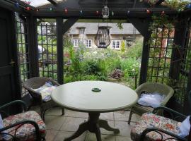 Moat Cottage Barns, holiday rental in Corby