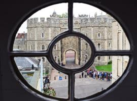 Castle Properties: The Sovereign 5 Bed Town House, lejlighed i Windsor