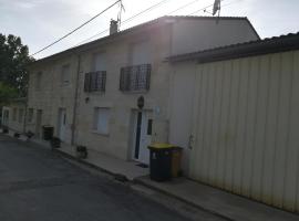 Gîte du vignoble Sidky, vacation home in Lussac