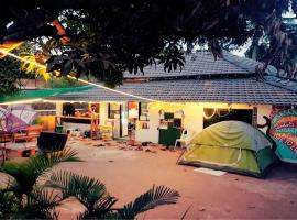 Happy Panda Hostel Arambol Goa, glamping site in Arambol