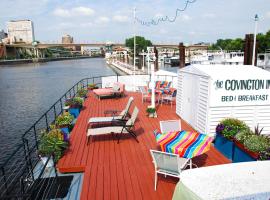 The Covington Houseboat, hotel near Cathedral of St Paul, Saint Paul