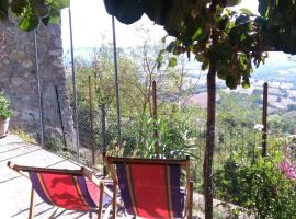 House with stunning views, hotel with parking in Chiusdino