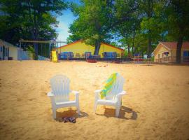 Gold Coast Family Cottages, hotel di Oscoda