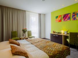 Hotel Tenis, hotel in Zvolen