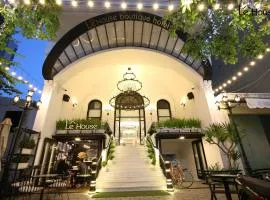 Le House Boutique Hotel - 100m to the beach