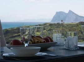 Luxury Apartment Sea, Golf and Gibraltar View, Hotel in Alcaidesa