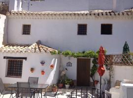 Cueva Chelaja: Galera'da bir otel