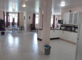 Campeche Villa, hotel with parking in Méro