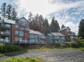 Luxury Oceanfront Condo by OnlyBC 101, apartamento en Tofino