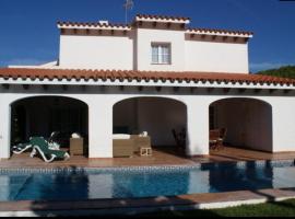 Villa Macarena menorca, hotel in Santo Tomás