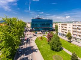 Hotel Beskid: Nowy Sącz şehrinde bir otel