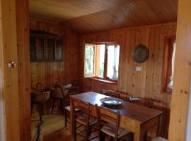 Casa nei boschi della Val Bormida, hotel v destinaci Calizzano