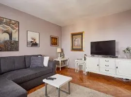 Spacious modern apartment in peaceful neighborhood