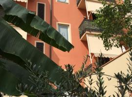 Residence Gloria, hotel cerca de Estación de tren de Montecatini, Montecatini Terme
