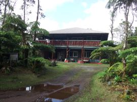 Aloha Crater Lodge, hótel í Volcano