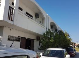 塔拉萨一室公寓，位于法里拉基的自助式住宿