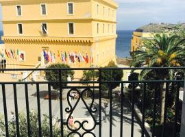 Ventotene La casa in Piazza, hotel en Ventotene