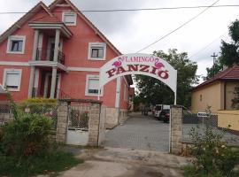 Flamingó Panzió、セーケシュフェヘールヴァールのホテル