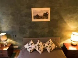 Trastevere Corner Eight