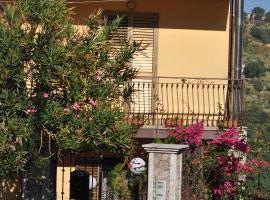 Casa dell'oleandro – obiekty na wynajem sezonowy w mieście Gallodoro