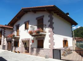 Casa Rural Txolinenea, hotel med parkering i Lantz