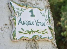 Angolo Verde, parkimisega hotell sihtkohas Rometta Marea