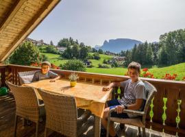 Appartments Neuhof, hotel di Collalbo