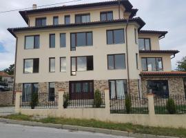 Apartments Stefanov in Byala, hotel with parking in Byala