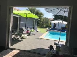 Villa avec Piscine Lac de Sanguinet, hotelli kohteessa Sanguinet