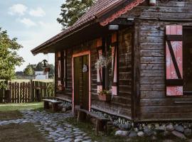 Sunny Nights Homestead Rustic House, hotel perto de Joniškis Bus Station, Gataučiai