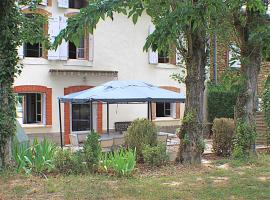 Gite La Luciole, hotel with parking in Tourtrol