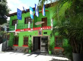 Hotel & Hostal Yaxkin Copan