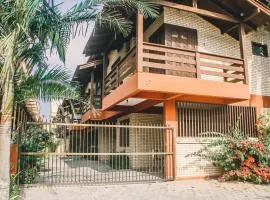 Sobrado na Praia de Bombas