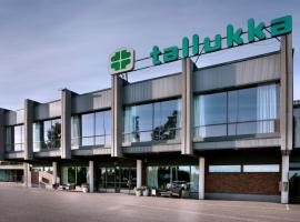 Hotel & Hostel Tallukka, hotel sa parkingom u gradu Asikkala