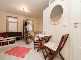 Small Apartment in Sikupilli, hotell Tallinnas