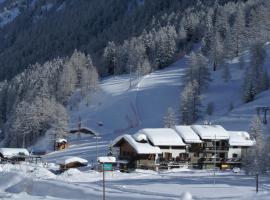 Albergo Boule de Neige, хотел близо до Chanavey II Platter, Рем-Нотр-Дам