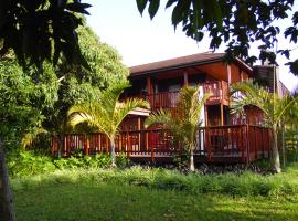 Monzi Safari Lodge, B&B in St Lucia