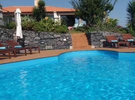 Banda Do Sol Self Catering Cottages, hotel with parking in Estreito da Calheta