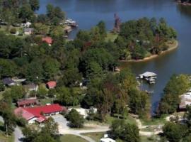 Bay Springs Country Inn & Marina, motel a Centre