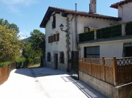 Casa Rural Zubiarena, hotel com estacionamento em Satrústegui