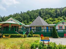 Charm Pension, hotel sa Gapyeong