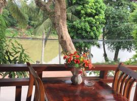 Golden Lotus Namkhan View, hotel pogodan za kućne ljubimce u gradu Luang Prabang