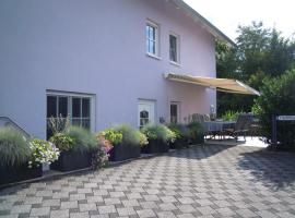 Ferienwohnung Wilpert: Schwanfeld şehrinde bir otoparklı otel