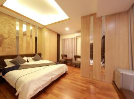 The Home Hotel, hotel sa Mandalay